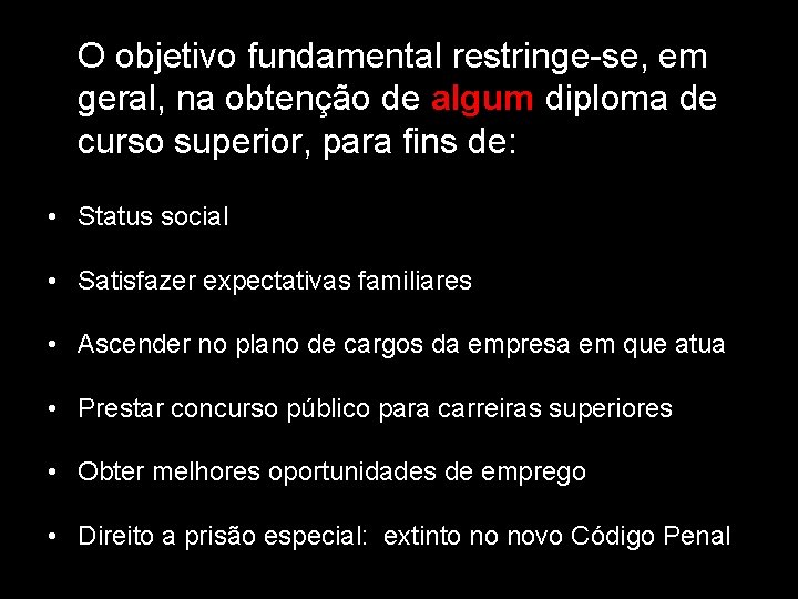 O objetivo fundamental restringe-se, em geral, na obtenção de algum diploma de curso superior,