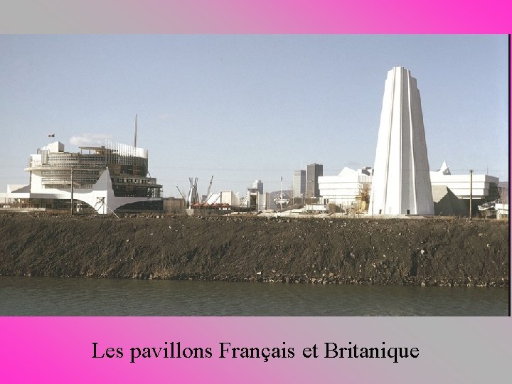 Les pavillons Français et Britanique 