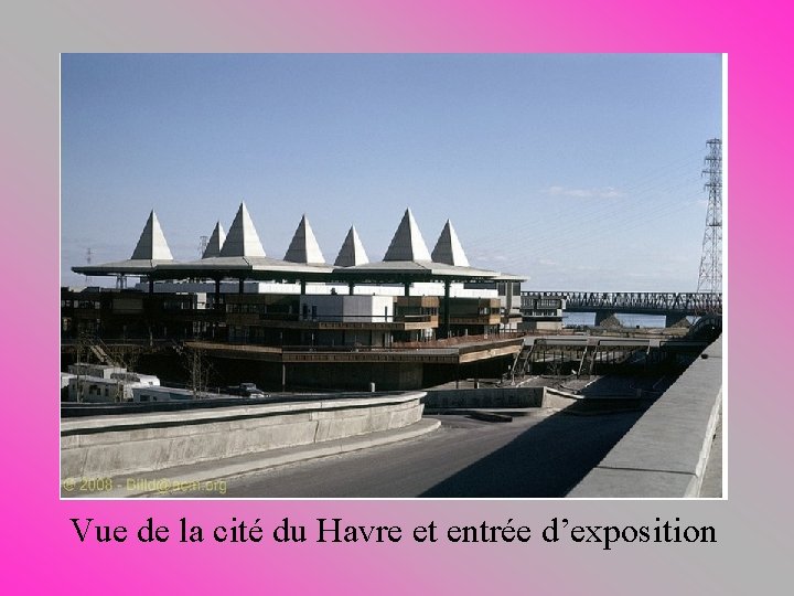 Vue de la cité du Havre et entrée d’exposition 