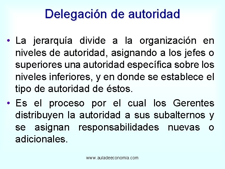 Delegación de autoridad • La jerarquía divide a la organización en niveles de autoridad,