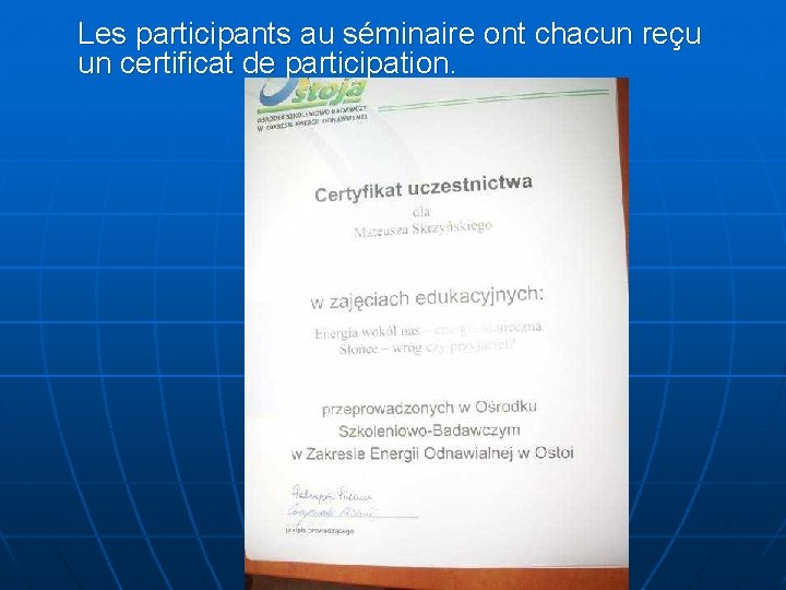 Les participants au séminaire ont chacun reçu un certificat de participation. 
