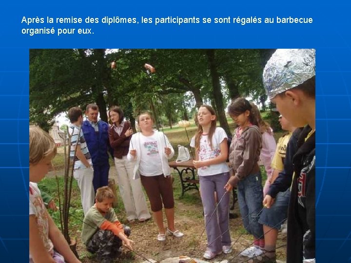 Après la remise des diplômes, les participants se sont régalés au barbecue organisé pour