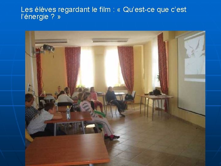 Les élèves regardant le film : « Qu’est-ce que c’est l’énergie ? » 