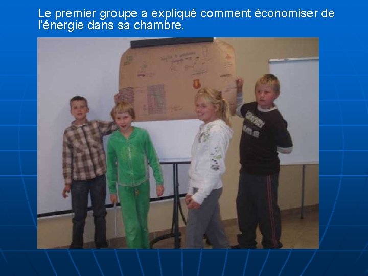Le premier groupe a expliqué comment économiser de l’énergie dans sa chambre. 