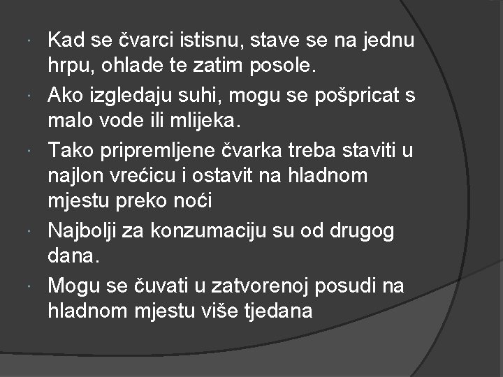  Kad se čvarci istisnu, stave se na jednu hrpu, ohlade te zatim posole.