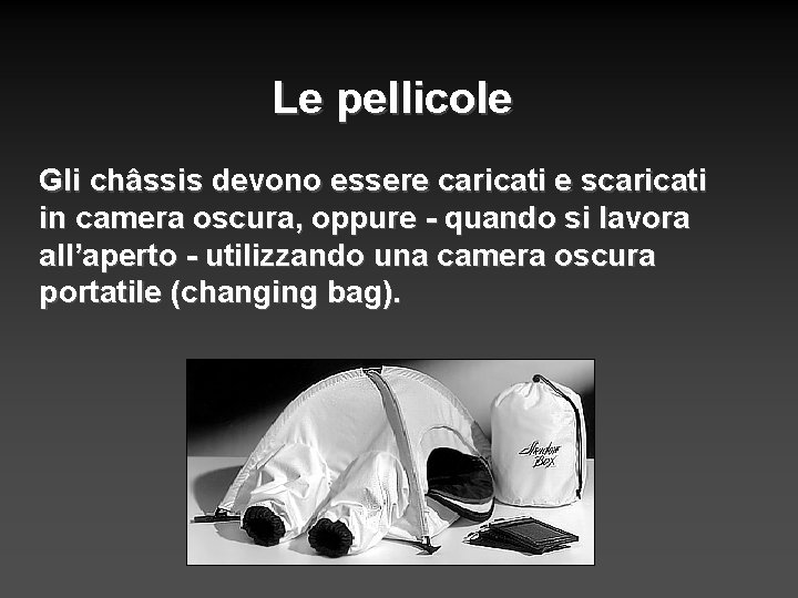 Le pellicole Gli châssis devono essere caricati e scaricati in camera oscura, oppure -