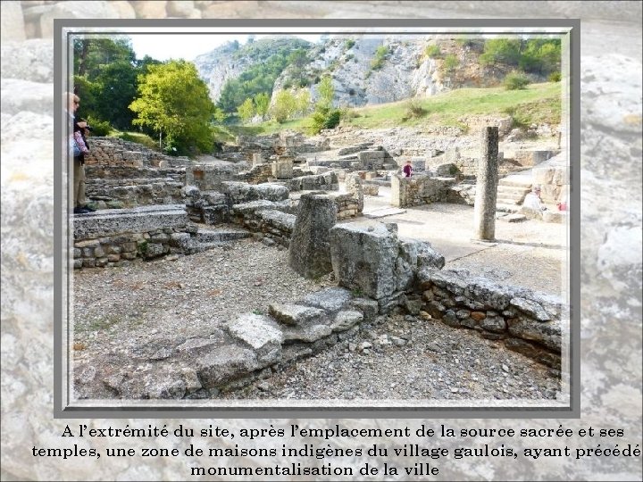 A l’extrémité du site, après l’emplacement de la source sacrée et ses temples, une