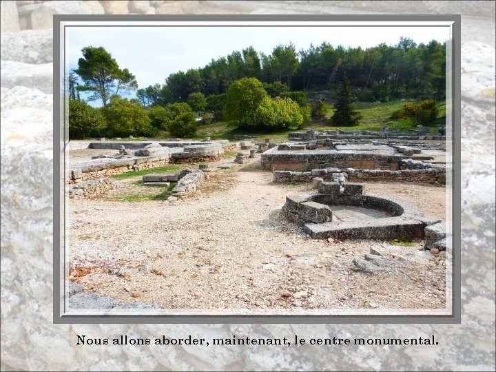 Nous allons aborder, maintenant, le centre monumental. 