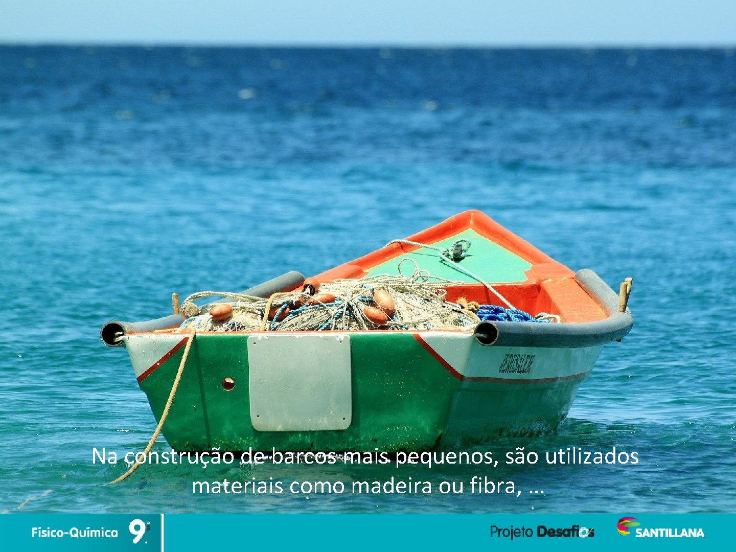 Na construção de barcos mais pequenos, são utilizados materiais como madeira ou fibra, …