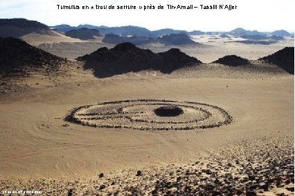 Les tumulus Tumulus en « trou de serrure » près de Tin-Amali – Tassili