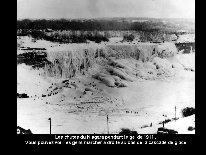 Les chutes du Niagara pendant le gel de 1911. Vous pouvez voir les gens