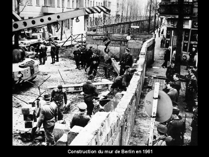 Construction du mur de Berlin en 1961 