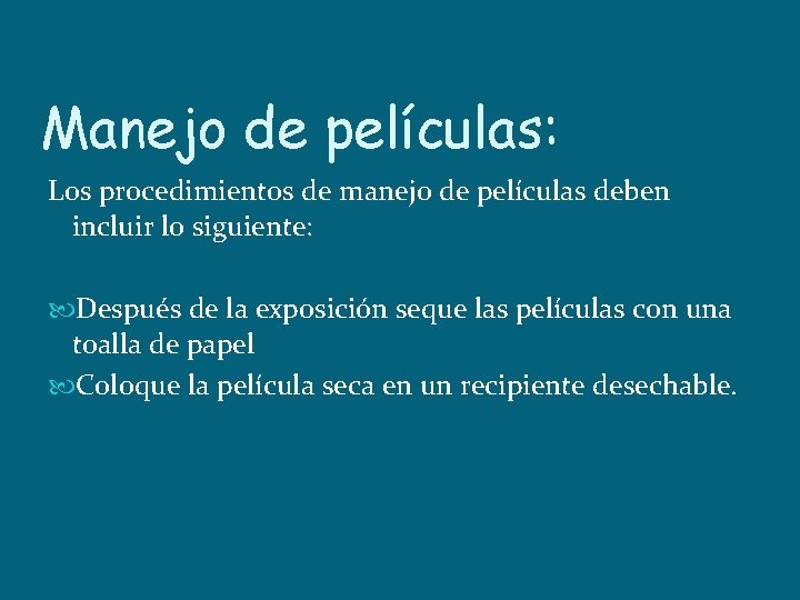 Manejo de películas: Los procedimientos de manejo de películas deben incluir lo siguiente: Después