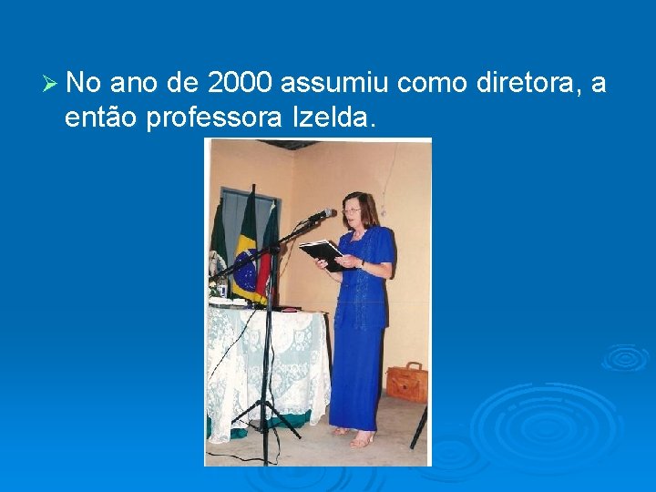 Ø No ano de 2000 assumiu como diretora, a então professora Izelda. 