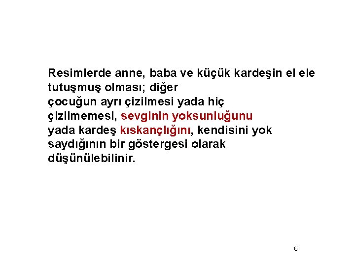 Resimlerde anne, baba ve küçük kardeşin el ele tutuşmuş olması; diğer çocuğun ayrı çizilmesi