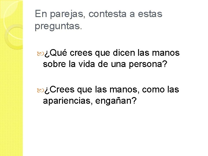 En parejas, contesta a estas preguntas. ¿Qué crees que dicen las manos sobre la