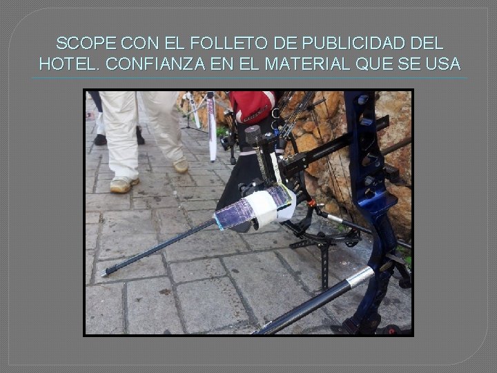 SCOPE CON EL FOLLETO DE PUBLICIDAD DEL HOTEL. CONFIANZA EN EL MATERIAL QUE SE