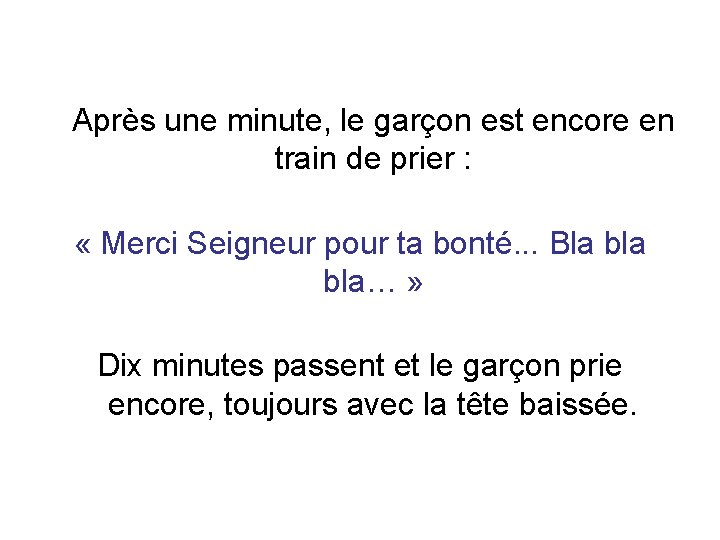 Après une minute, le garçon est encore en train de prier : « Merci