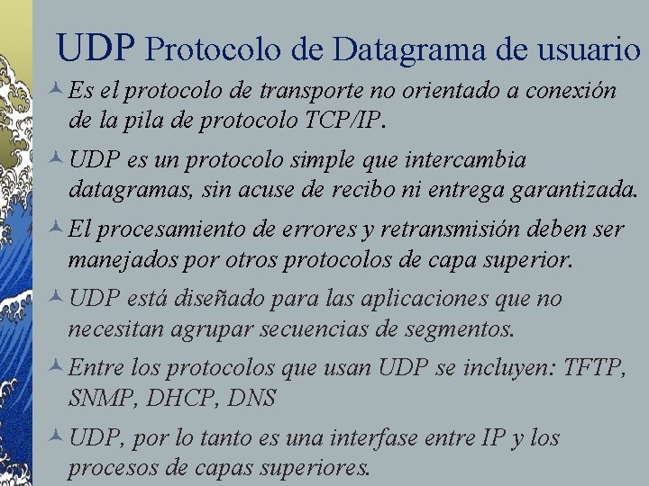UDP Protocolo de Datagrama de usuario © Es el protocolo de transporte no orientado