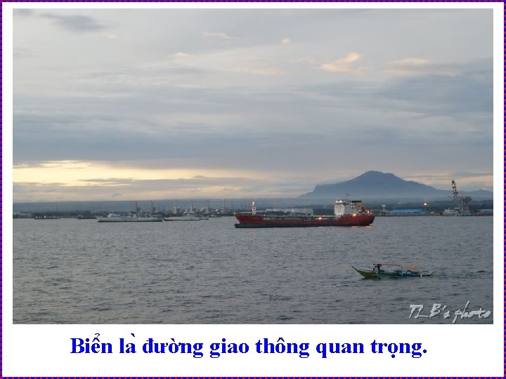 Biê n la đường giao thông quan trọng. 