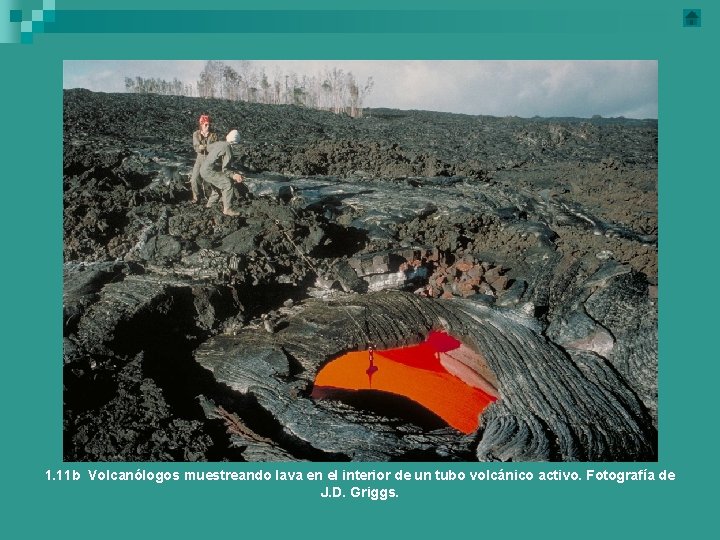 1. 11 b Volcanólogos muestreando lava en el interior de un tubo volcánico activo.
