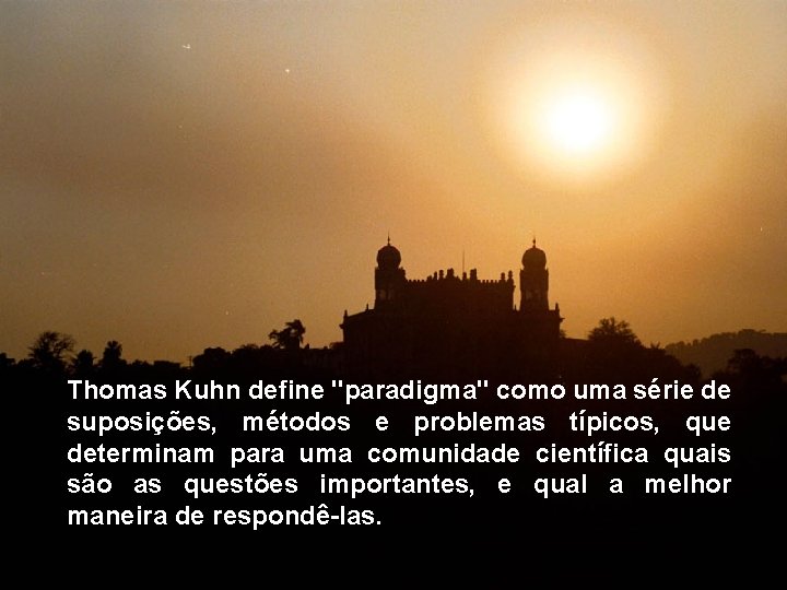 Thomas Kuhn define "paradigma" como uma série de suposições, métodos e problemas típicos, que