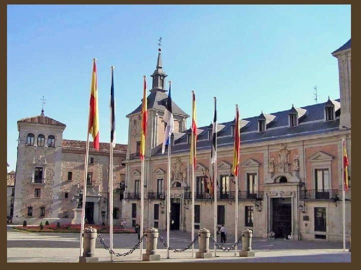 Plaza de la Villa El recorrido por las viejas historias de la ciudad termina