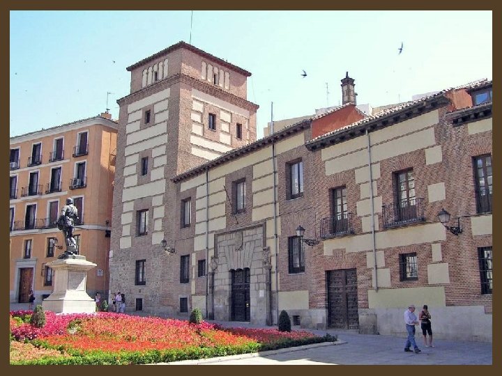 Torre de los Lujanes, una edificación de estilo mudéjar que sobresale a la vista