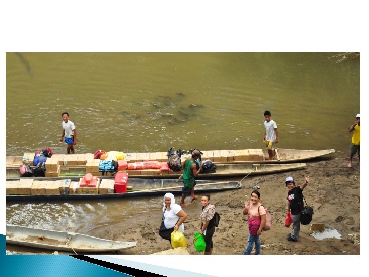 Trasporto dei medicinali sul fiiume Hinautyan 