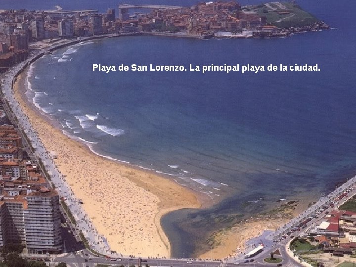 Playa de San Lorenzo. La principal playa de la ciudad. 