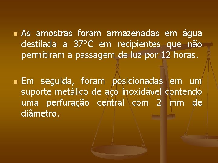 n n As amostras foram armazenadas em água destilada a 37°C em recipientes que