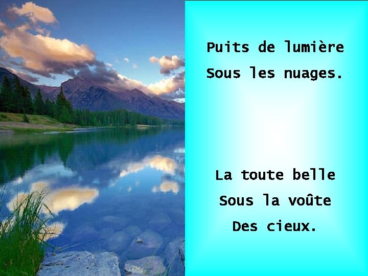 Puits de lumière Sous les nuages. La toute belle Sous la voûte Des cieux.