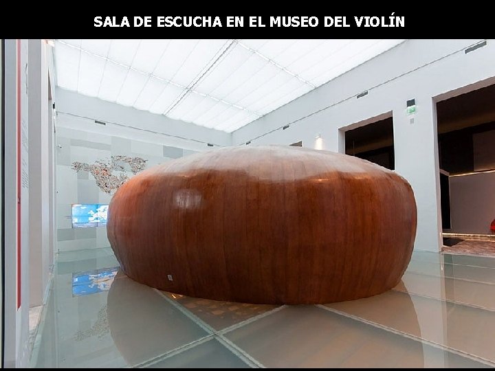 SALA DE ESCUCHA EN EL MUSEO DEL VIOLÍN 