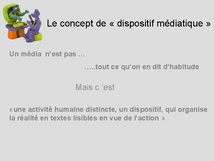 Le concept de « dispositif médiatique » Un média n’est pas … …. .