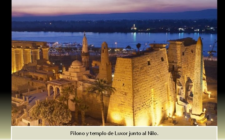 Pilono y templo de Luxor junto al Nilo. 