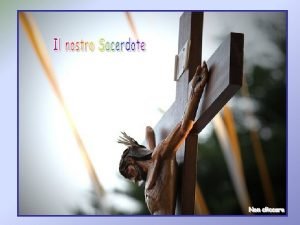 Nostro sacerdote guarda le palme delle tue mani