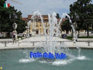 Le pont qui traverse le canal vers lIsola