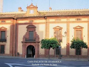 CASA PALACIO DE GUARDIOLA Fachada a la Puerta