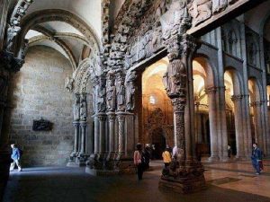 La Catedral de Santiago de Compostela es Archidicesis